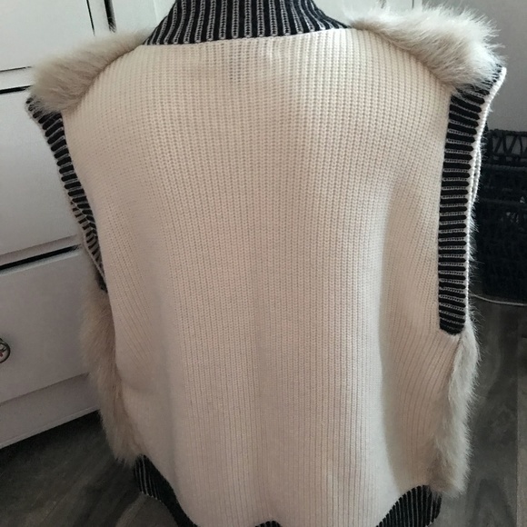 Banana Republic Sleeveless Faux Fur Knit Vest L - Picture 3 of 5